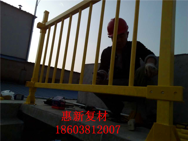 江苏客户安装吕梁地区玻璃钢护栏款式